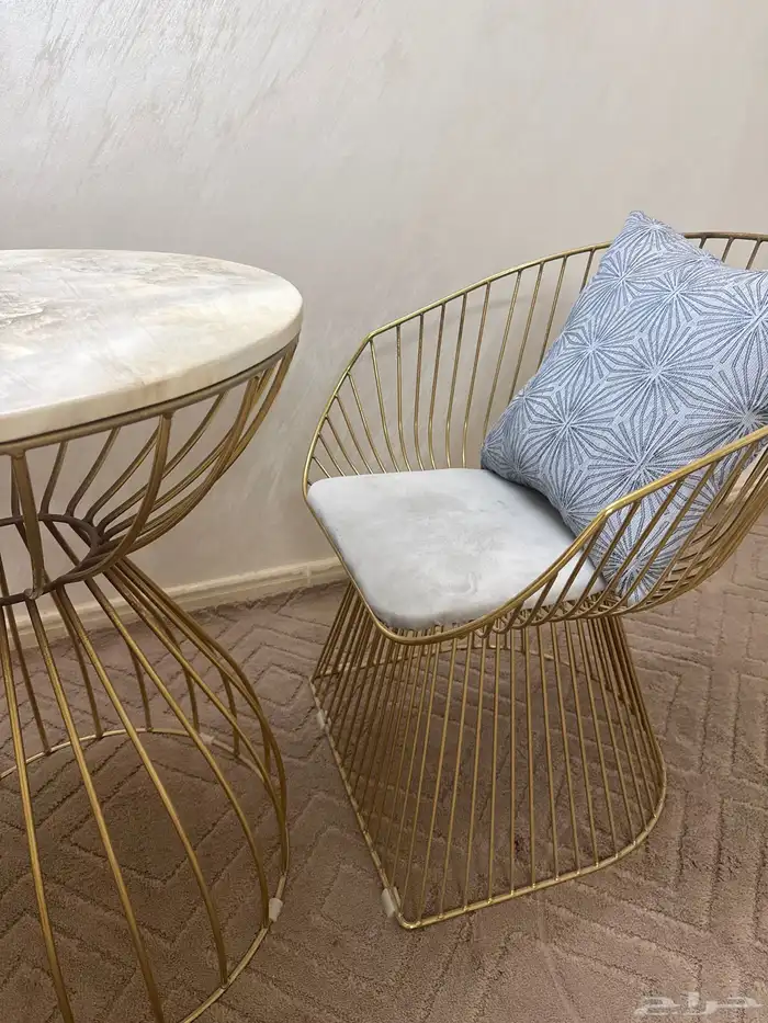 طاولة مع عدد 2 كراسي 0