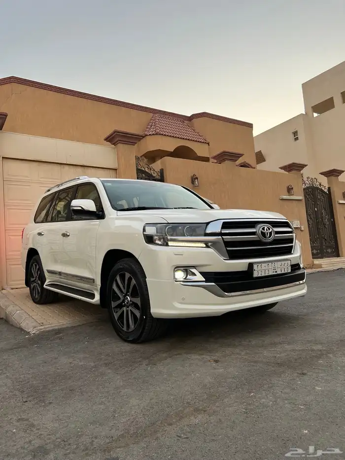 لاندكروزر 2019 فل كامل تورينق 0