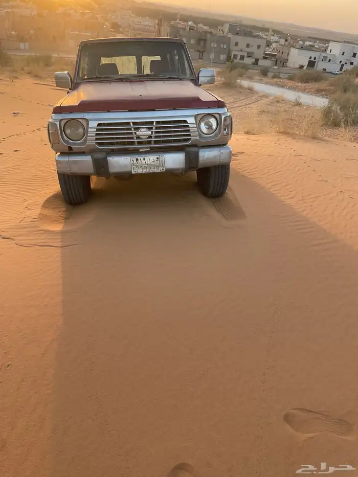 جيب سفاري92 محركته زينه وقف بضل البيت كل شي بلاده مكيف شغال 25