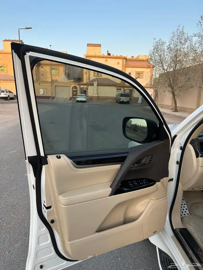 جيب لكزس 2018 LX570 سعودي ممشى قليل ( مخزن ) . 22