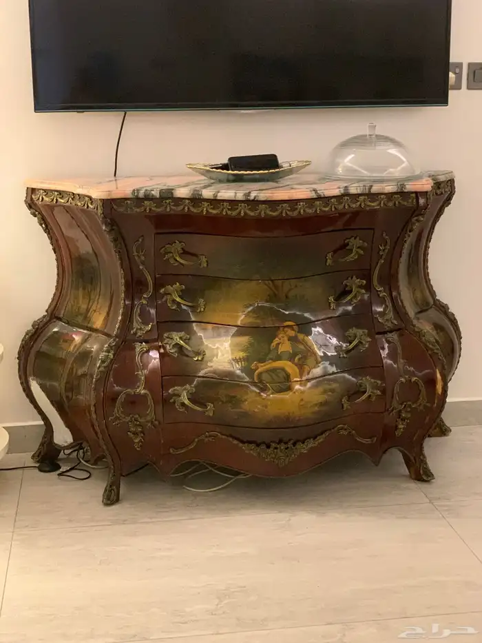 طاوله كلاسيك مع ادراج 0