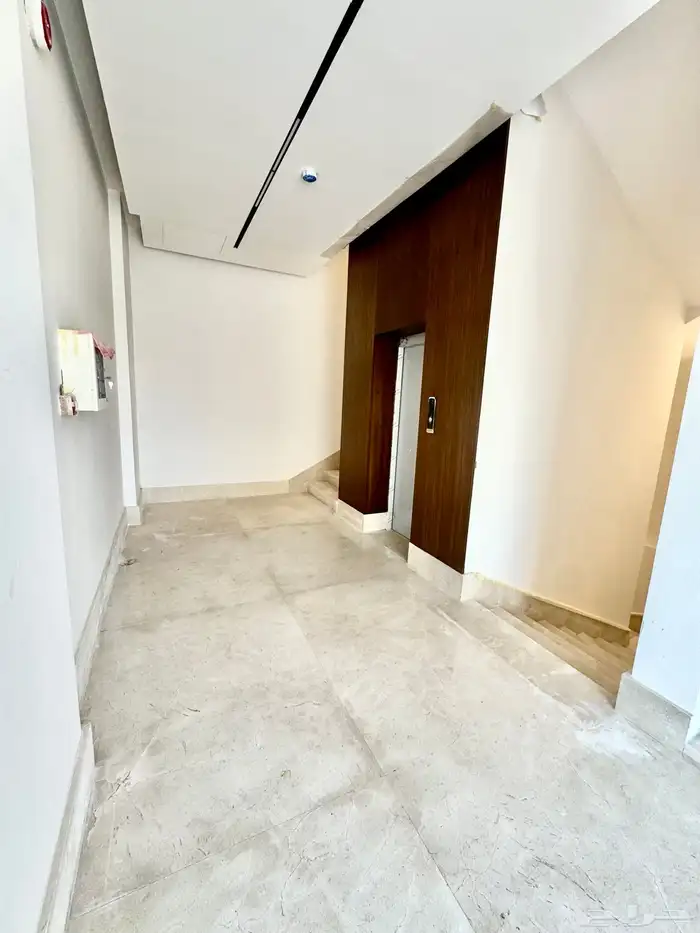 للايجار مكاتب ومعارض جديده شمال الرياض حى النرجس طريق عثمان 24