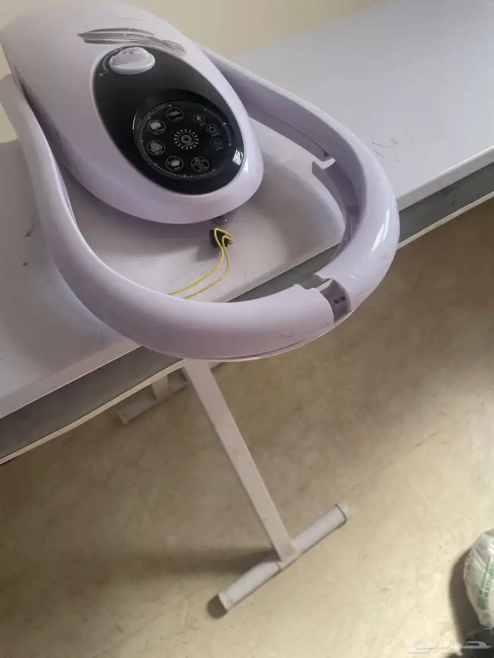 ثلاجه و طاولة طعام و كواية كهربائية 8