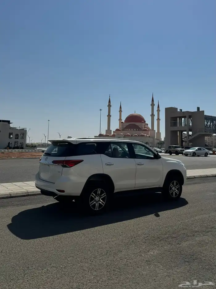 فورتشنر VX1 نظيف ممشى 75 الف فقط 0