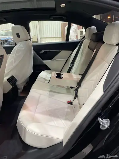 بي ام 520i اسود اوف وايت Luxury 2026 index