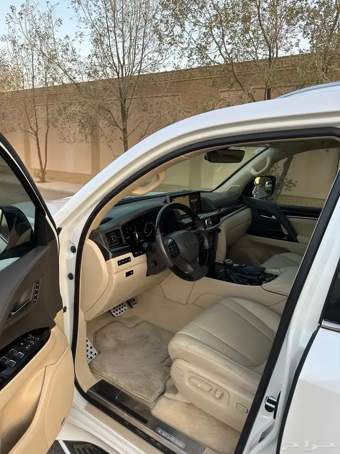 جيب لكزس 2018 LX570 سعودي ممشى قليل ( مخزن ) . 24