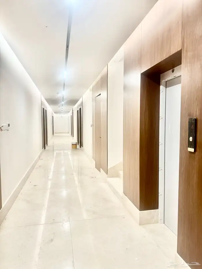 للايجار مكاتب ومعارض جديده شمال الرياض حى النرجس طريق عثمان 20