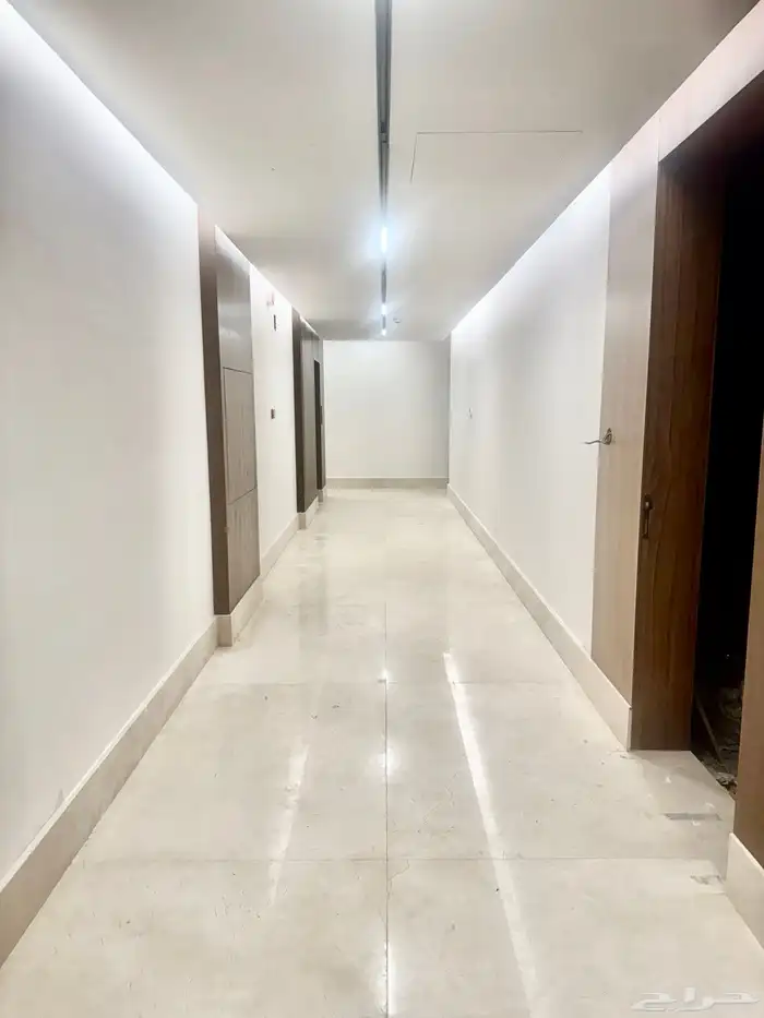 للايجار مكاتب ومعارض جديده شمال الرياض حى النرجس طريق عثمان 18