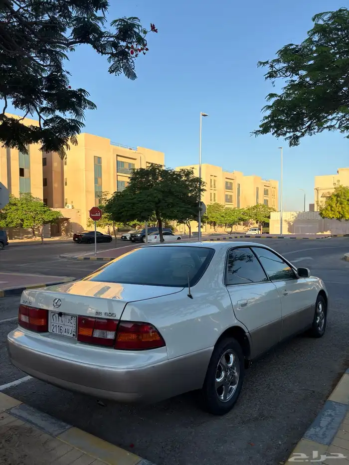 للبيع لكزس ES300 موديل 1998 1