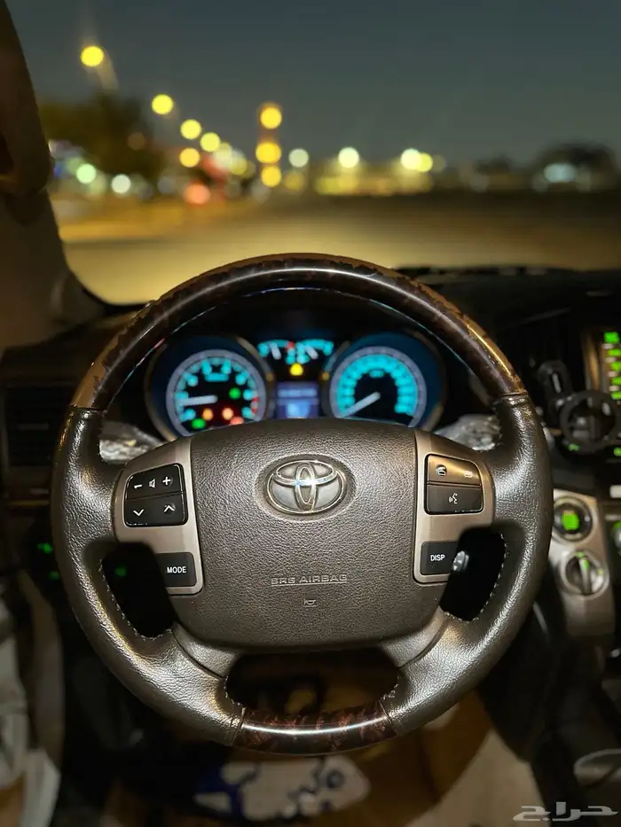 جيب لاندكروزر VXR 60 عام 32