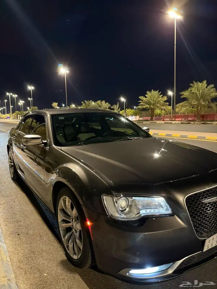 كرايسلر اكزاكتيف  V8مخزن شبه جديدة 2