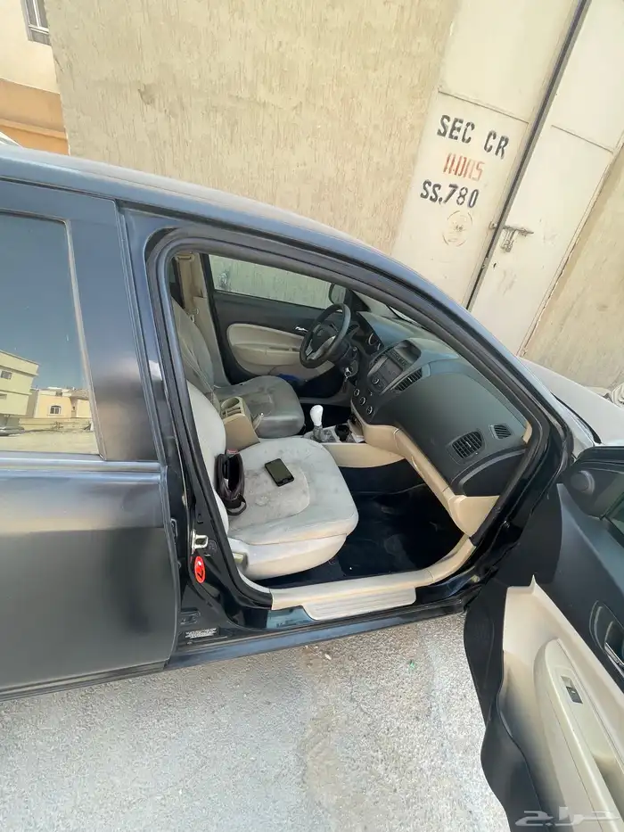 البيع سيارة نوع جيلي gc6 قير عادي 5