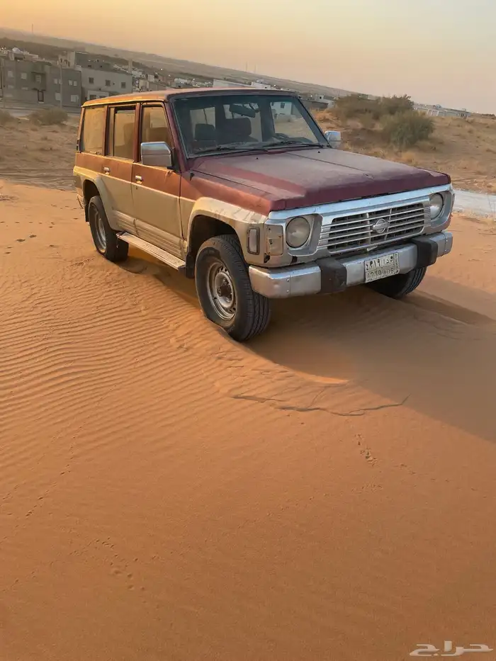 جيب سفاري92 محركته زينه وقف بضل البيت كل شي بلاده مكيف شغال 22