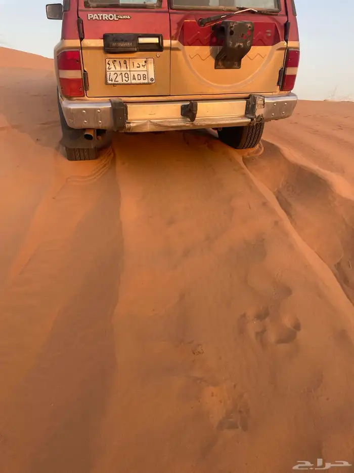 جيب سفاري92 محركته زينه وقف بضل البيت كل شي بلاده مكيف شغال 20