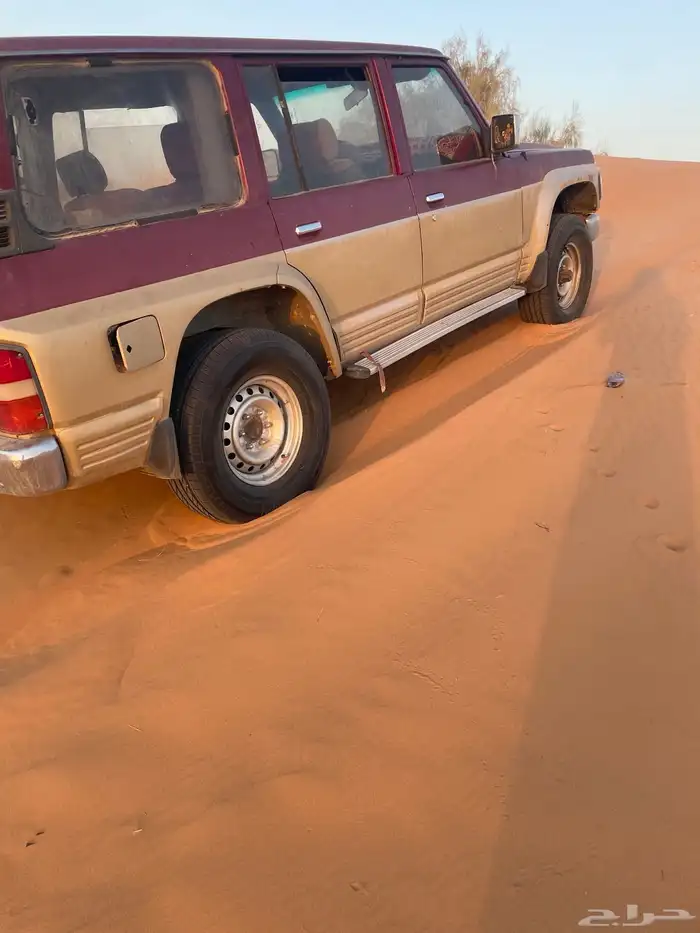 جيب سفاري92 محركته زينه وقف بضل البيت كل شي بلاده مكيف شغال 13