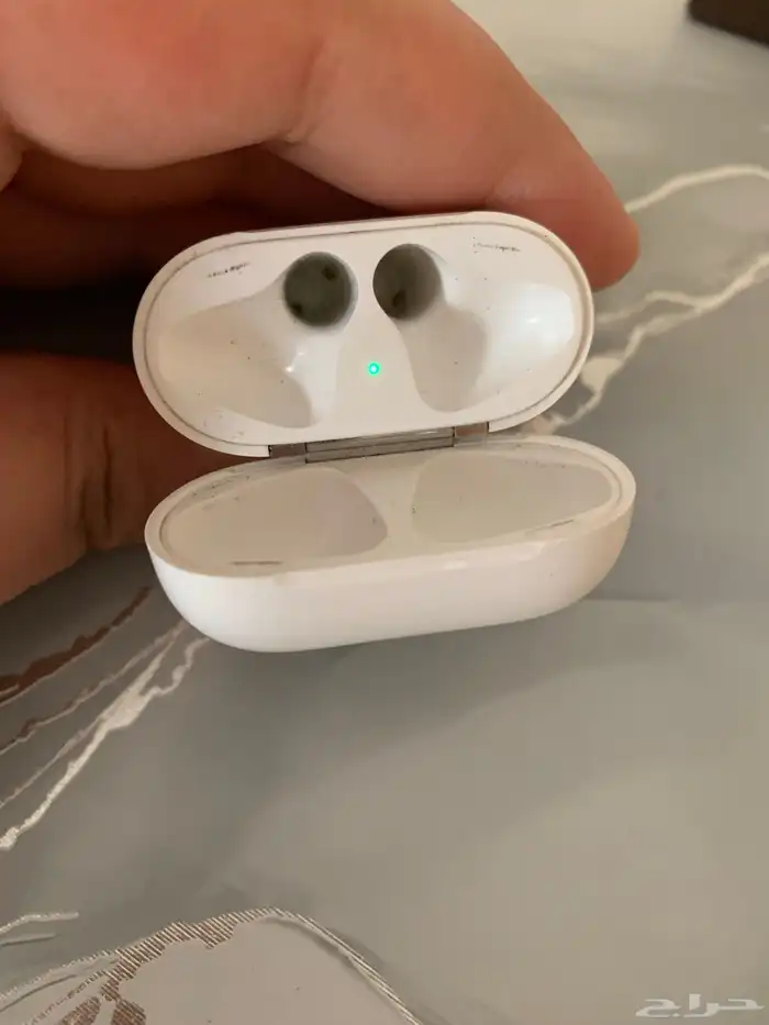 علبة اير بودز الجيل 2 نضيفه 3