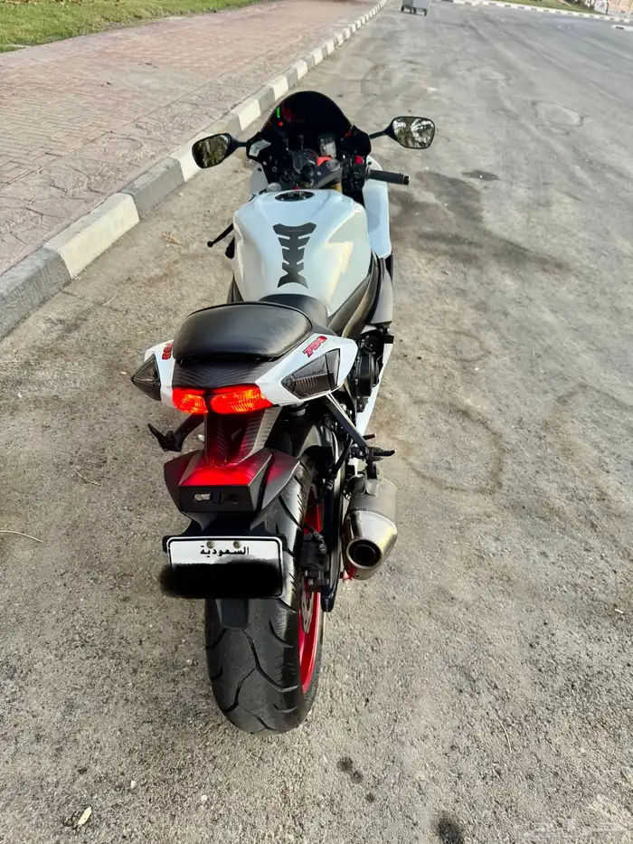 Suzuki GSXR-750 دباب ريس سزوكي 6