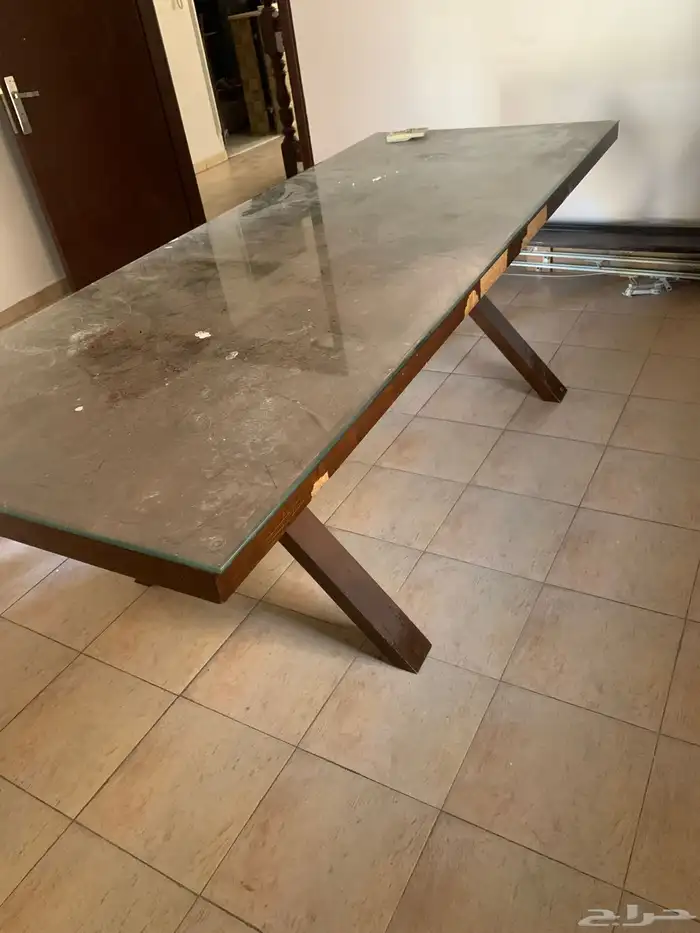 ديكور خشبي ستارة وطاولة اكل وقطع موكيت 2