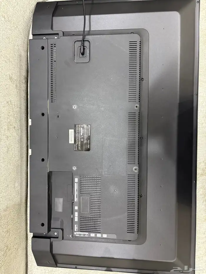 شاشة تلفاز مكسورة معها ريموت تحكم وسلك التشغيل 3