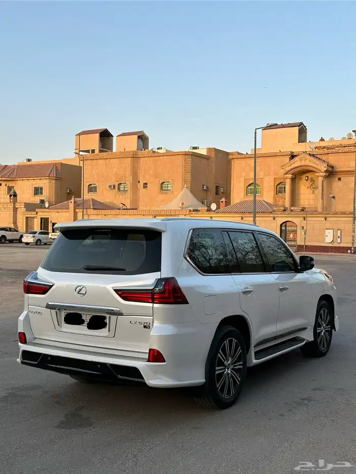 جيب لكزس 2018 LX570 سعودي ممشى قليل ( مخزن ) . 10