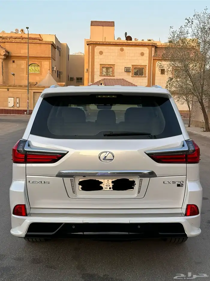 جيب لكزس 2018 LX570 سعودي ممشى قليل ( مخزن ) . 11