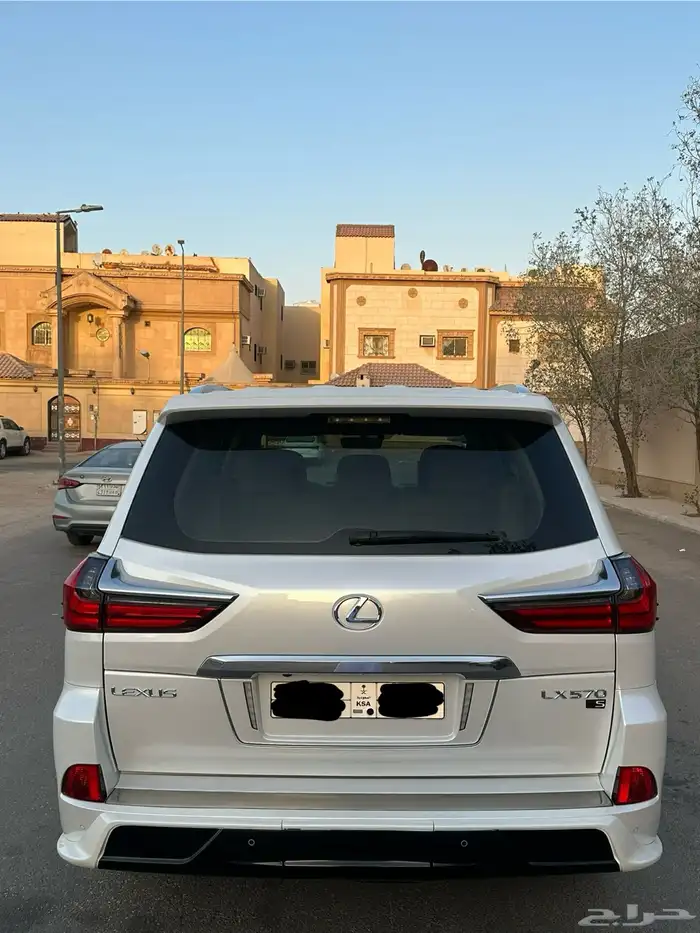 جيب لكزس 2018 LX570 سعودي ممشى قليل ( مخزن ) . 3