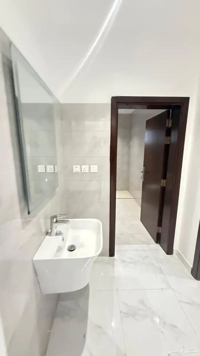 شقه 4غرف جديده روف مع السطح للايجار_ حي الصالحية المنح 6