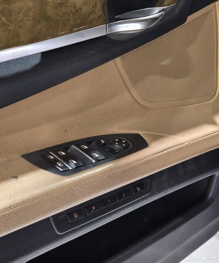بي ام دبليو 740Li موديل 2011 بحالة ممتازة 17