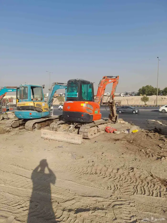 حفارات بكلينات صغيره للايجار اليومي والشهري 4