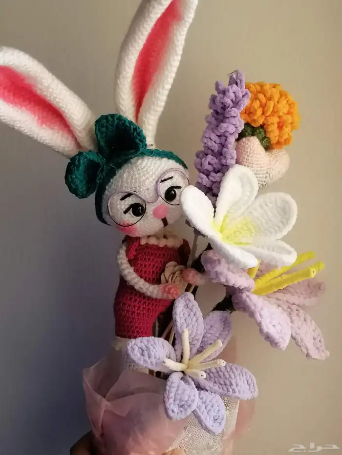 باقات ورد وعلى قواعد خشبية وهدايا من خيوط الصوف 5