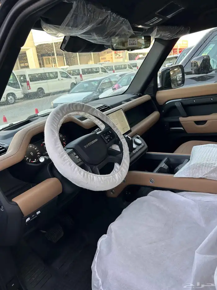 لاند روفر ديفندر 6 سلندر 2025 HSE وارد الناغي 3