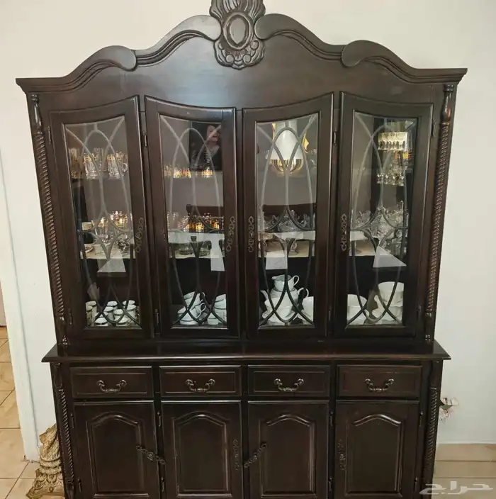 طاولة طعام و فاترينا خشب 1