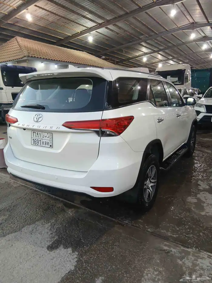 سيارة فورشنر ديزل4WD موديل 2022 4