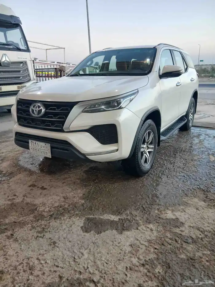 سيارة فورشنر ديزل4WD موديل 2022 1
