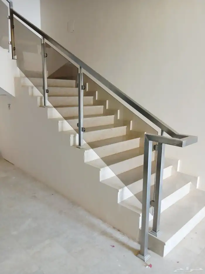 درابزين لسلم زجاج سكريت 12ملي 3