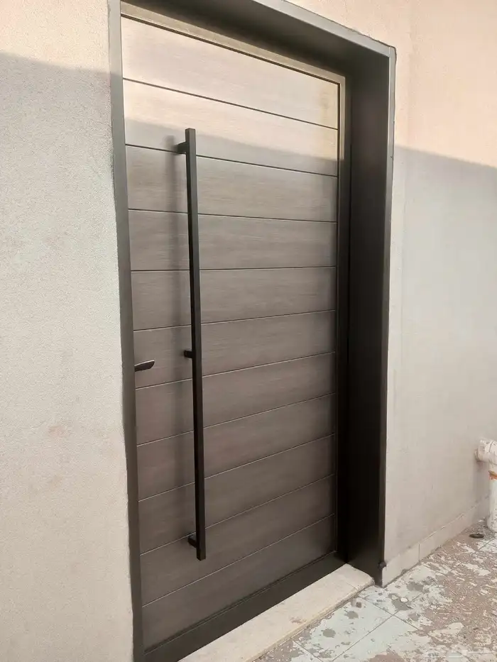 دهان ابواب وغرف نوم وجميع انواع الاثاث والديكورات الخشبيه 5