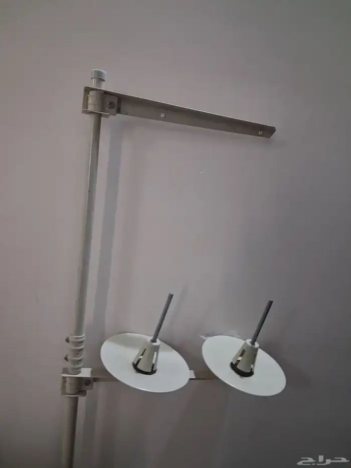 طاوله مع مكينة قابل للتفويض 1