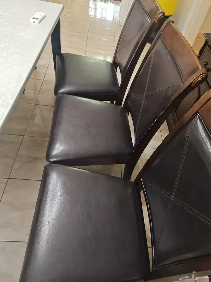 طاولة طعام و فاترينا خشب 2