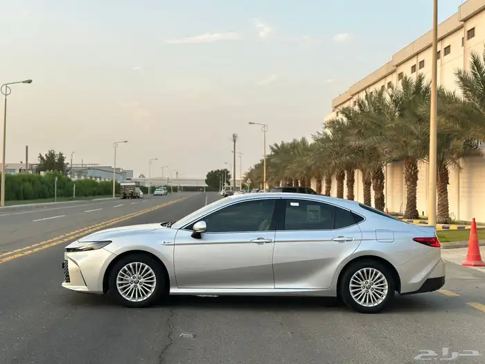 تويوتا كامري اي بلس 2025 5