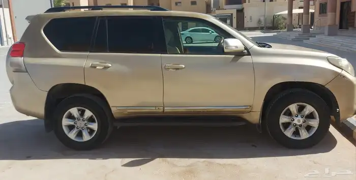 Toyota Prado automatic 2012 4
