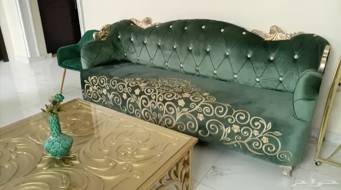 كنب عدد 2 بلون زيتي فخم مع زخارف راقية تضيف لمسة فخامة ل 0