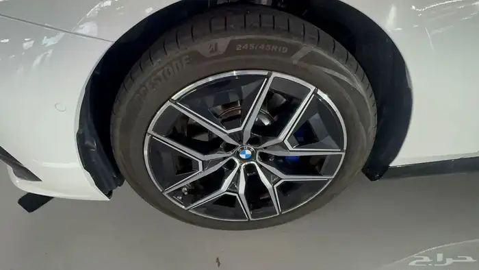 مملوكة لدى العصيمي قيد الشحن  BMW520i mkit 2025 13