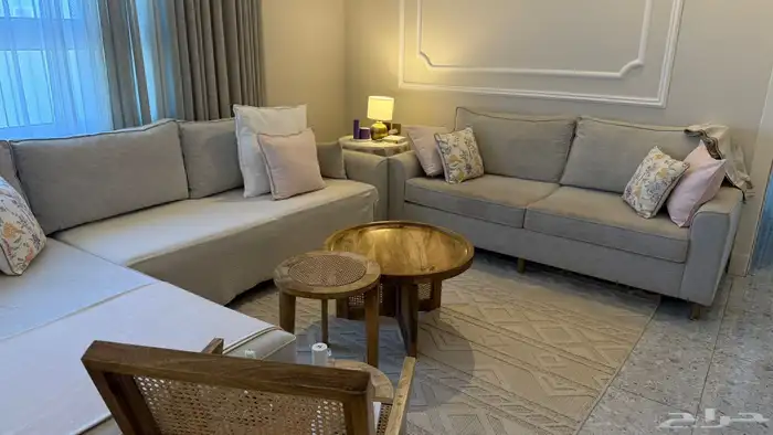 جلسة صالة أنيقة بطابع راق  وهادئ  السعر 3000 قابل للتفاوض 0