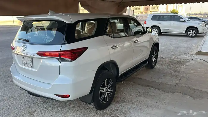 للبيع تويوتا فورشنر 2025 V4 سلندر نظيف جدا 4
