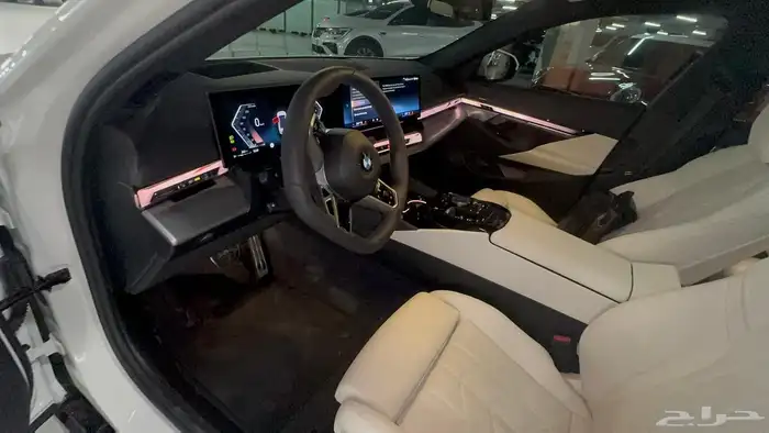 مملوكة لدي العصيمي قيد الشحن _ BMW 520i MKIT _ 2025 3