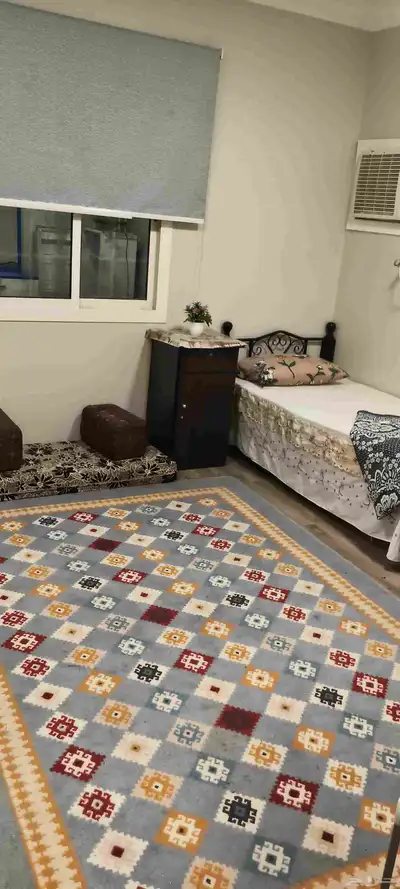 غرفة لاجار غرفه مع عوائل مفروش مستقله مطبخ حمام في شقه 0