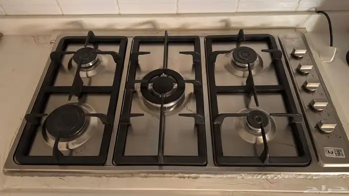 مطبخ ومعه الأجهزة 3