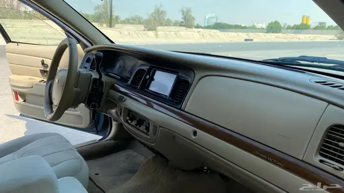 للبيع فورد فكتوريا 2009 9