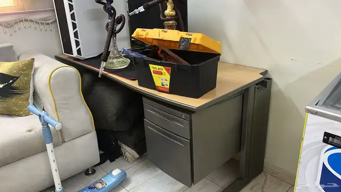 كنب للبيع 3 قطع مع طاولة مكتب 3