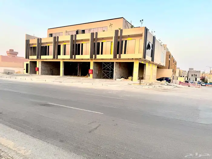 للايجار مكاتب ومعارض جديده شمال الرياض حى النرجس طريق عثمان 13